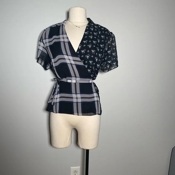 Vince Camuto Blue & White Mixed Print Wrap Blouse – Medium (NWOT) - Picture 2 of 7